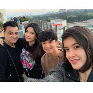 Shanaya Kapoor Family Photo Shanaya Kapoor Family Photo